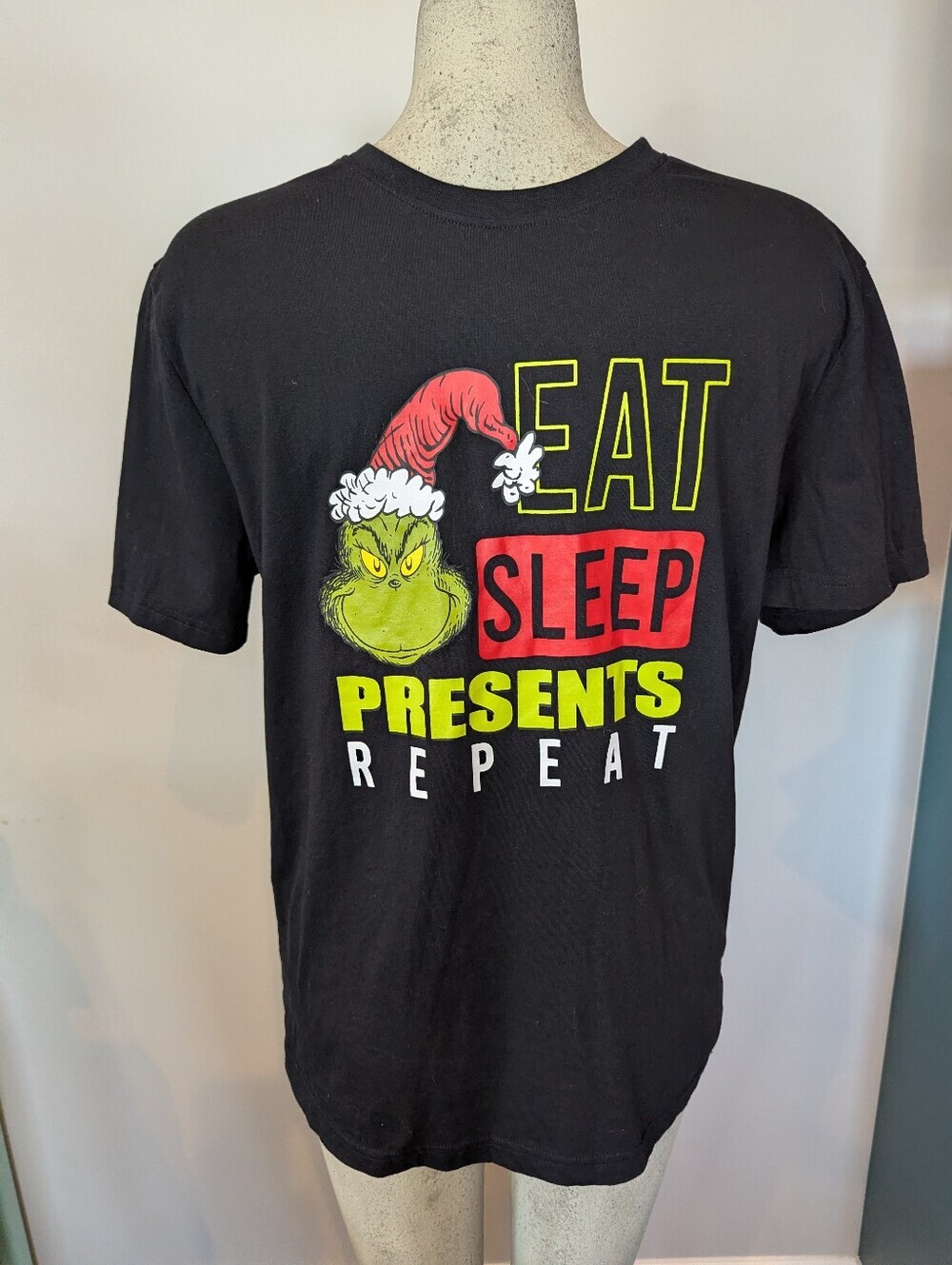 The Grinch - Eat Sleep Presents Repeat - Men's Short Sleeve Graphic T-Shirt Sz M
